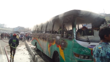 Bus set on fire in capital’s Jurain
