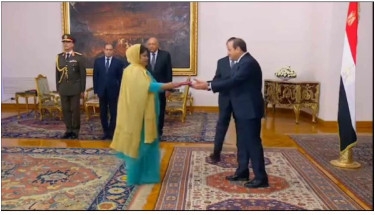 Bangladesh ambassador presents credentials to Egyptian president