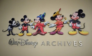 Legal battles loom as first Mickey Mouse copyright ends