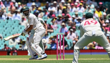 Pakistan reeling against Australia assault in Sydney Test