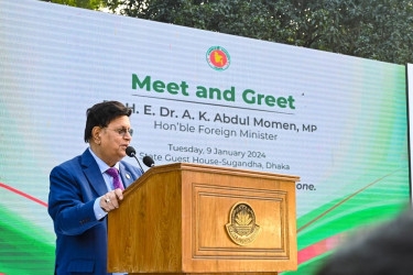 Foreign minister briefs diplomats stationed in Dhaka