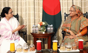 Mamata congratulates PM Hasina over phone