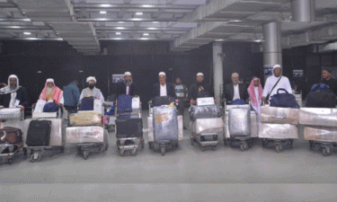 12 more pilgrims return from Umrah under Bashundhara support