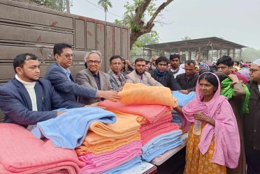 Bashundhara distributes blankets among cold-hit people in Rupganj