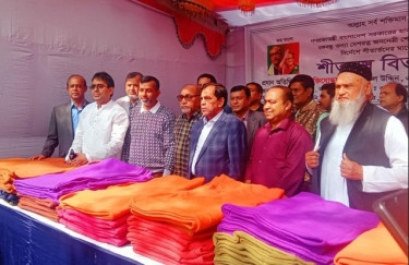 Badda Jagoroni Sangsad distributes blankets among 1,000 helpless people in Badda