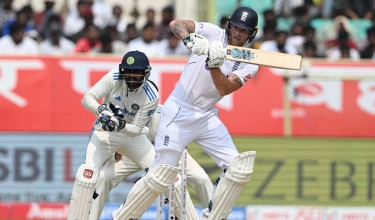 England reduced to 194-6 chasing 399 in second India Test