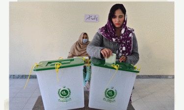 Pakistan begins voting with Khan in jail