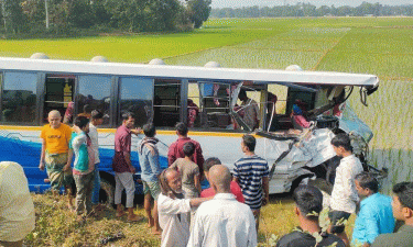 2 dead as bus collides with covered van in Cox’s Bazar