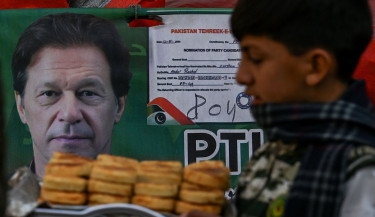 Jailed Khan's allies running close race in Pakistan poll