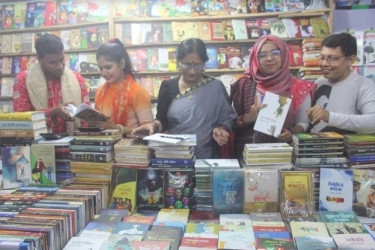 Ekushey Book Fair draws huge crowd in Khulna