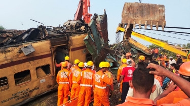 Indian train drivers in crash that killed 14 were watching cricket