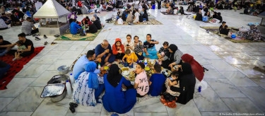 Why more non-Muslims are taking part in Ramadan
