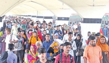 Holidaymakers continue returning to Dhaka