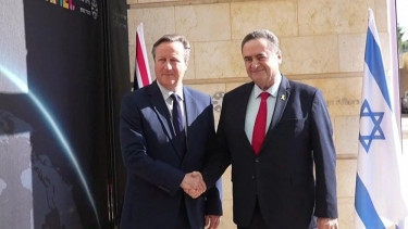 David Cameron urges Benjamin Netanyahu to limit Iran response