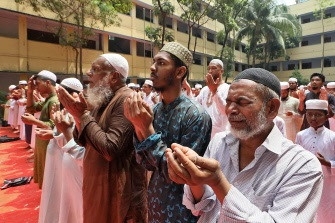 Thousands in heatwave-hit Bangladesh pray for rain