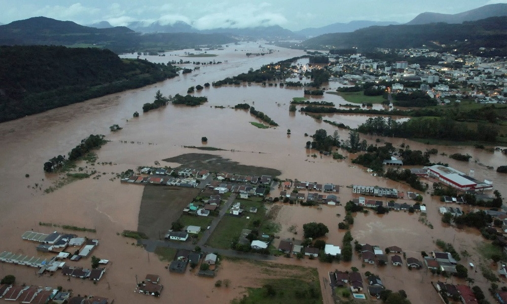 10 dead, 21 missing after heavy rains in Brazil