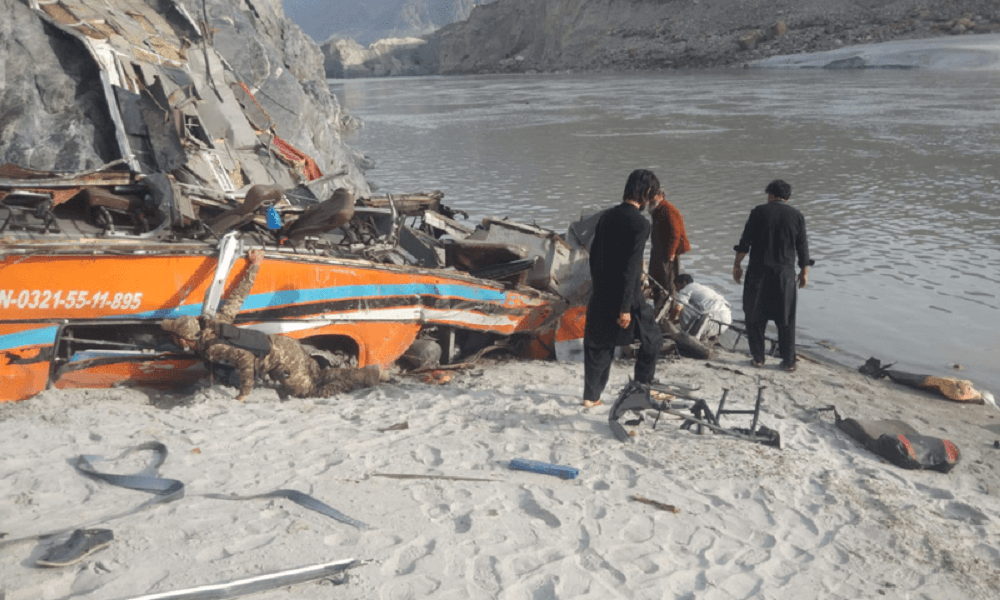 20 killed, 21 injured in mountain bus accident in Pakistan