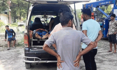 Three of a family killed in Munshiganj road crash